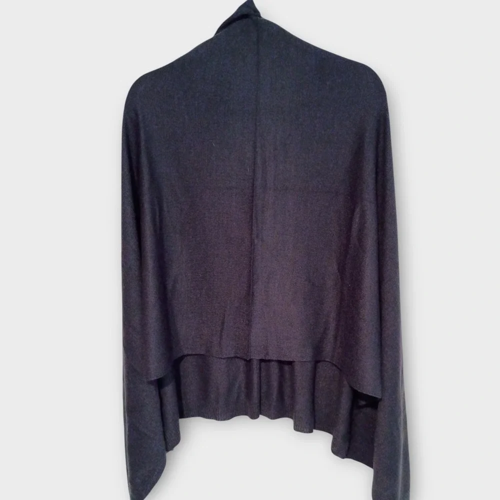 Viv  & Lou Women Black Knit Poncho Cape Shawl Wrap Lightweight Vneck Pashima NWT